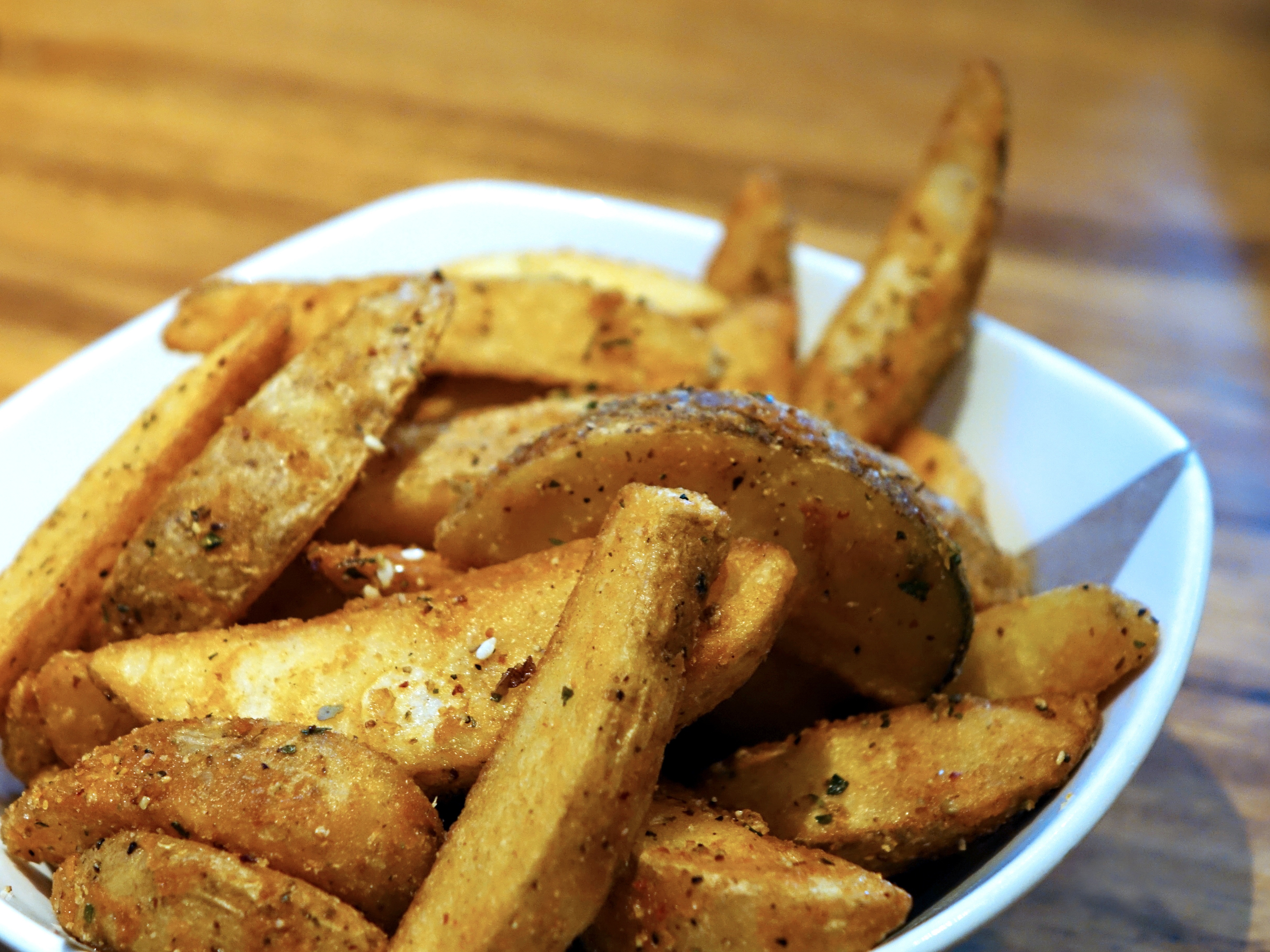 Beautiful serving of potatoe wedges on a bowl