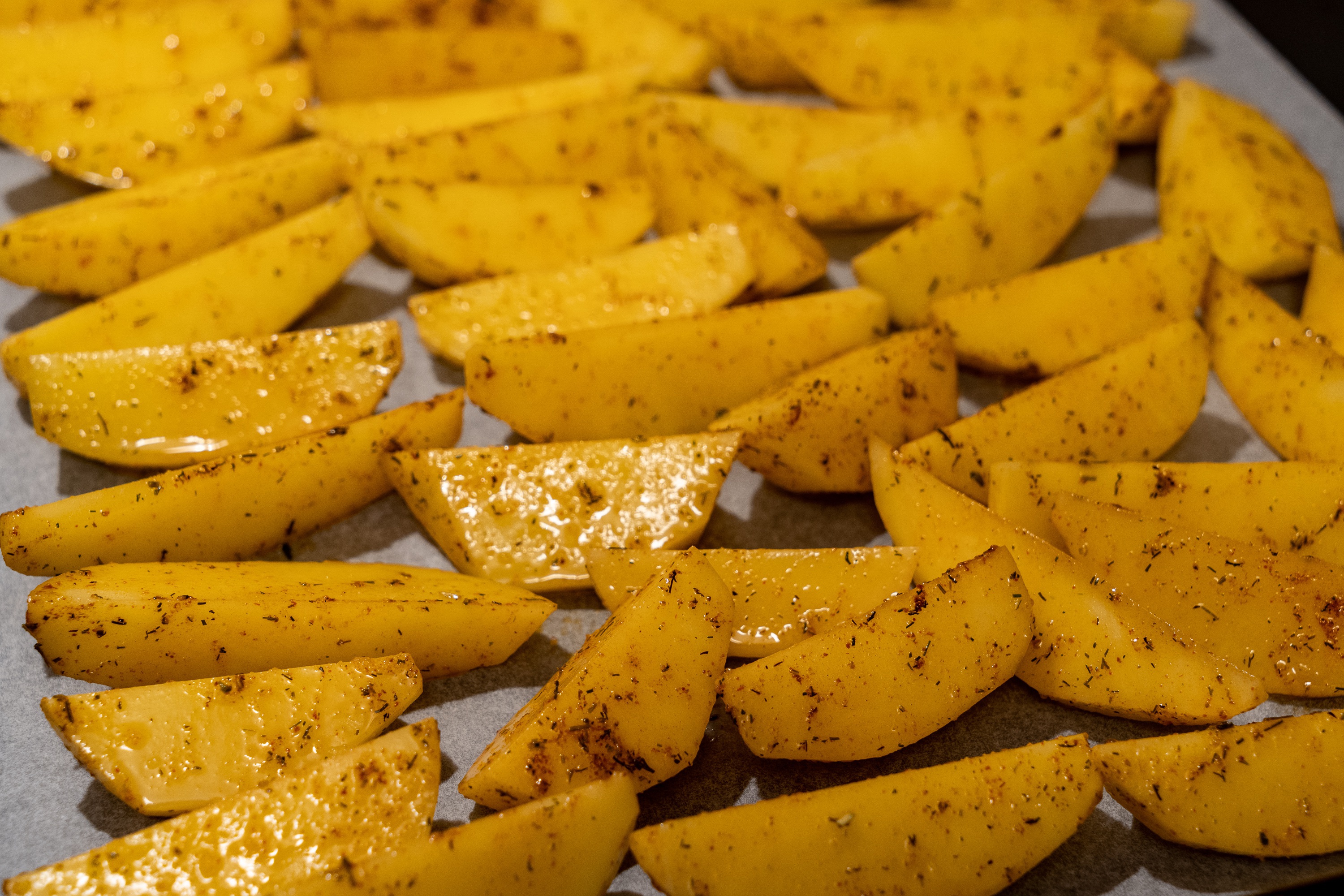 Potatoe Wedges Cutted On Platform
